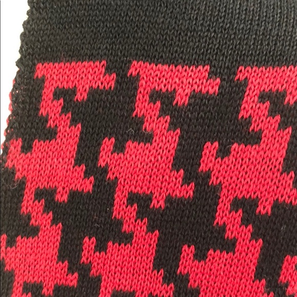 New red saks fifth avenue houndstooth scarf shrug - Picture 4 of 5